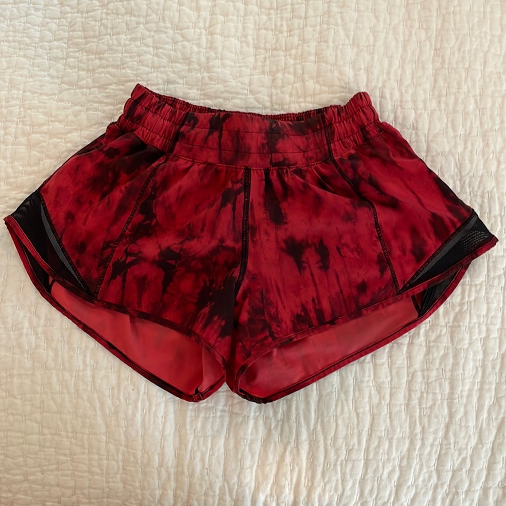Lululemon size 2 Hotty Hot shorts 2.5 inch